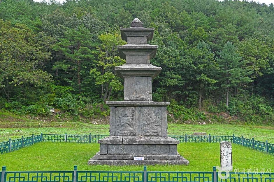 양양 진전사지 삼층석탑 관광지 이미지